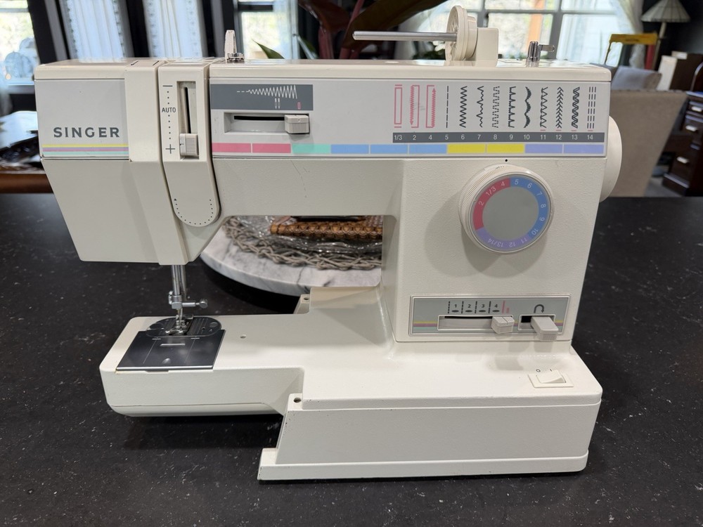 Singer 9110DV Sewing Machine Untested. No cord/pedal
