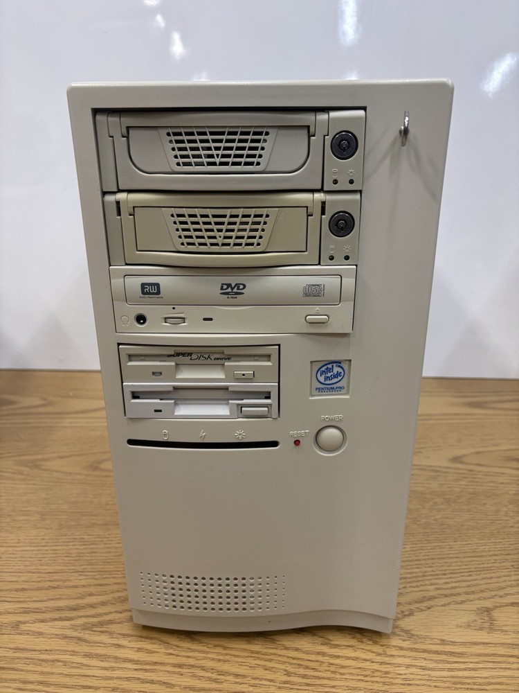 Vintage Desktop Tower PC ***Powers On