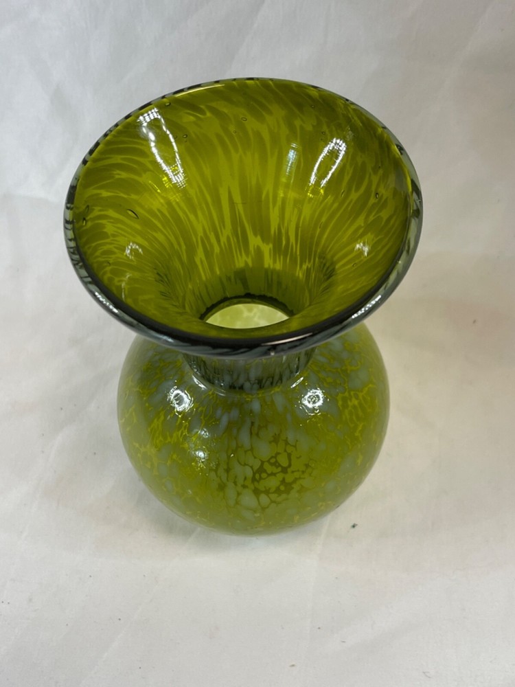 2 blown speckled bud Vases 5441