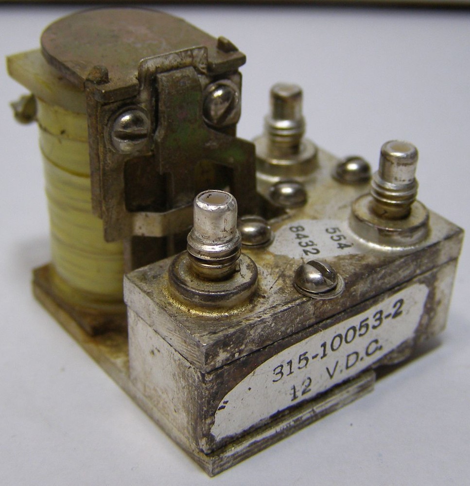 AMPHENOL 315-10053-2 12VDC SPDT SWITCH