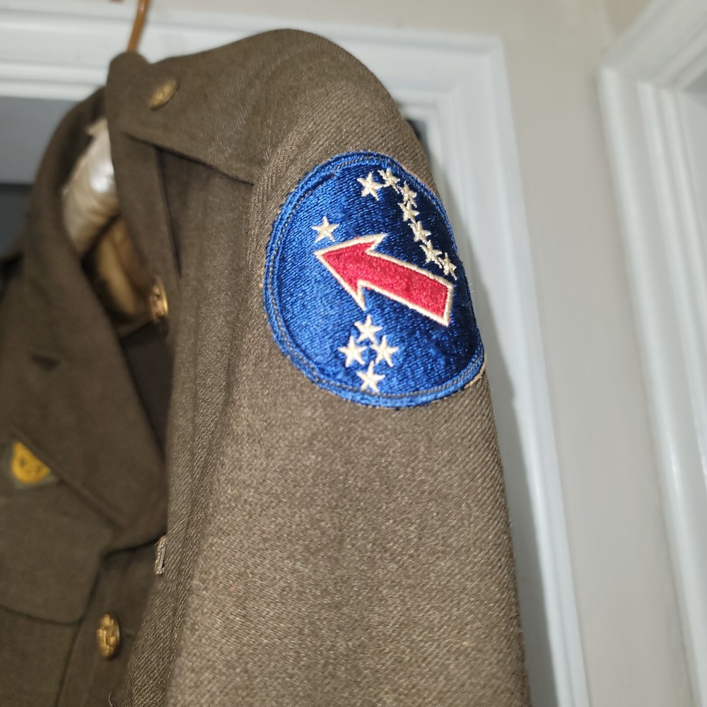 VINTAGE WW2 US ARMY JACKET 37L