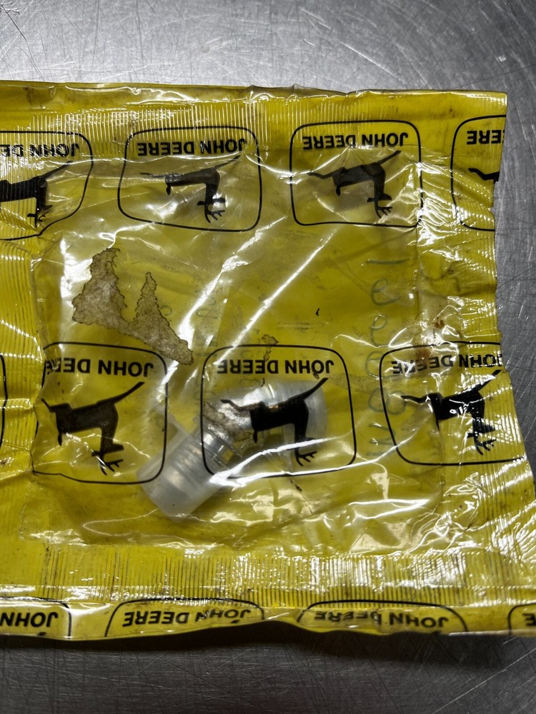 M86661   GENUINE  OEM  John Deere   Elbow FITTING