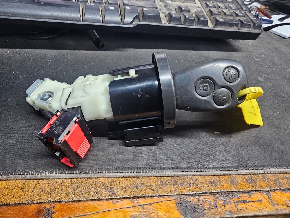 ✅ 2015 SMART FORFOUR W453 IGNITION LOCK IGNITION BARREL AND KEY