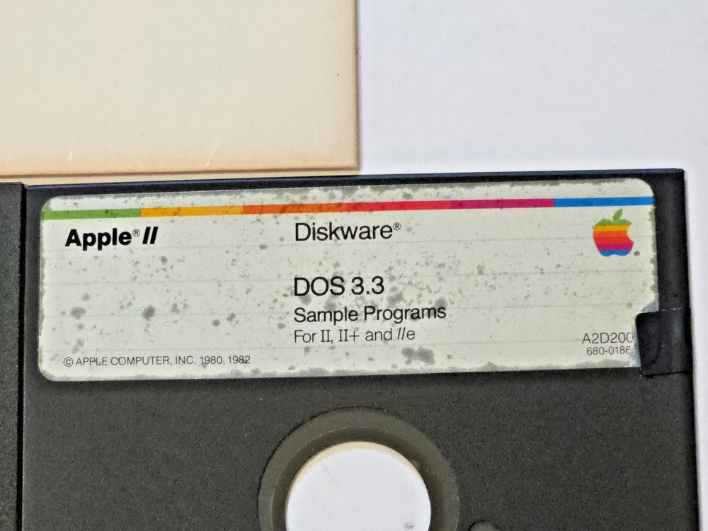 Apple II Diskware DOS 3.3 Sample Programs And Apple Presents...Apple 5.25" IIe