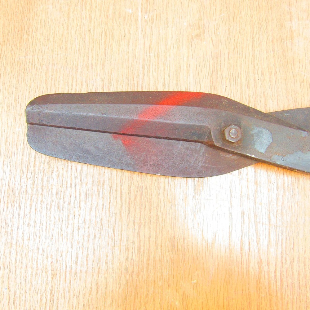Metal cutting bench shears