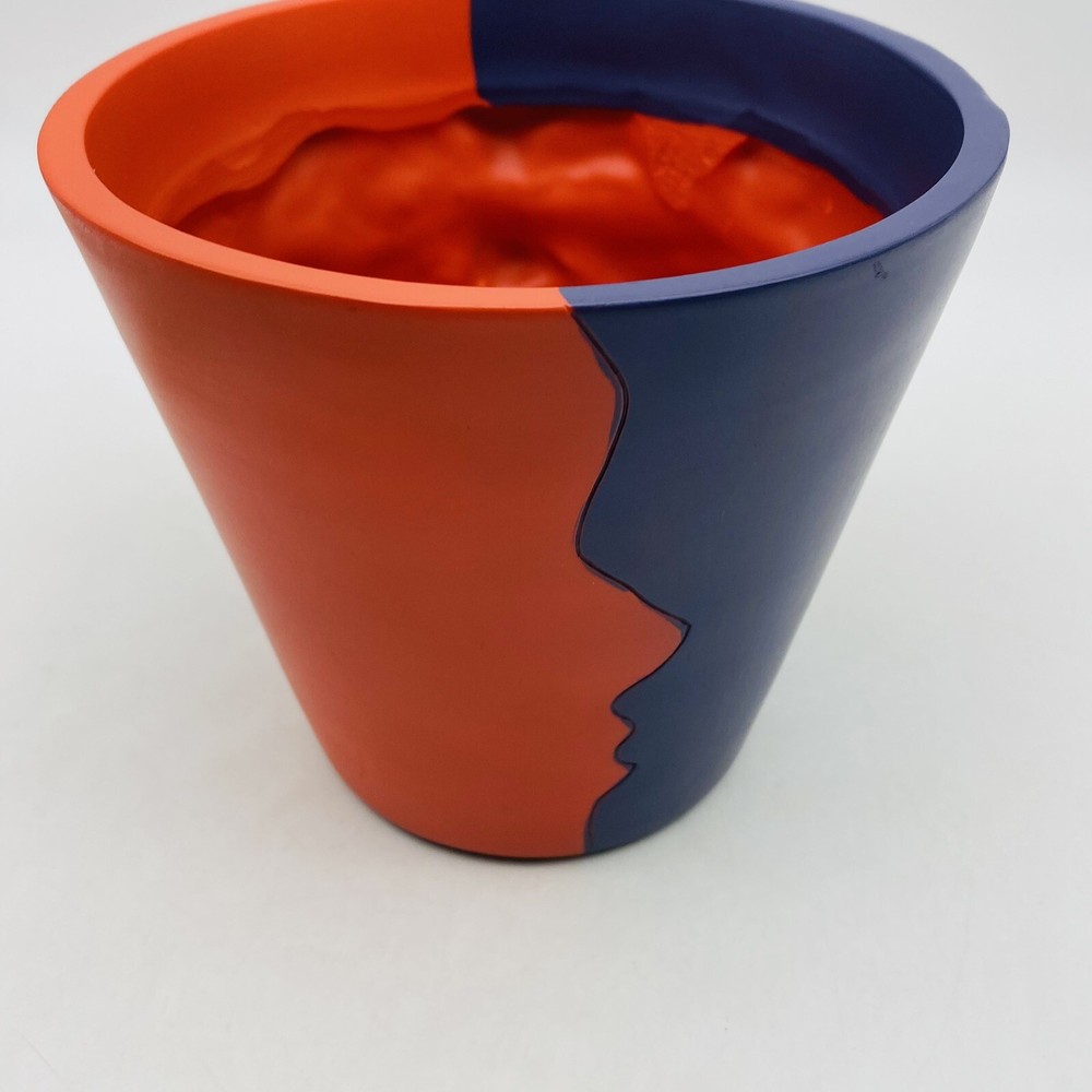 Gugugo Abstract Face Planter