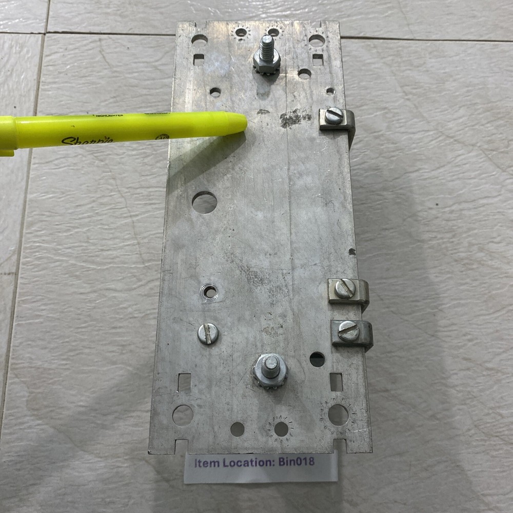 SQUARE D PANEL BOARD GROUND BAR KIT 3" Long ground 3pcs. bar kit attached.