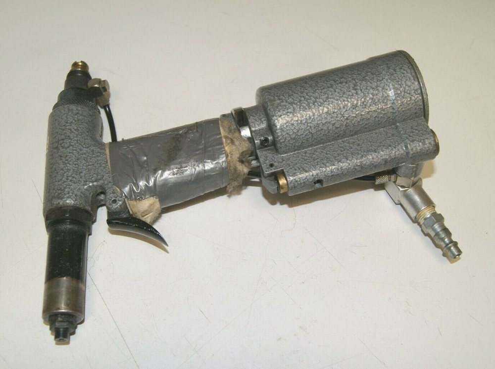 Air Pneumatic Riveter Gun w/ Case