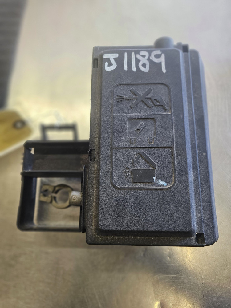 2014 GMC Sierra 1500 5.3 Battery Distribution Box