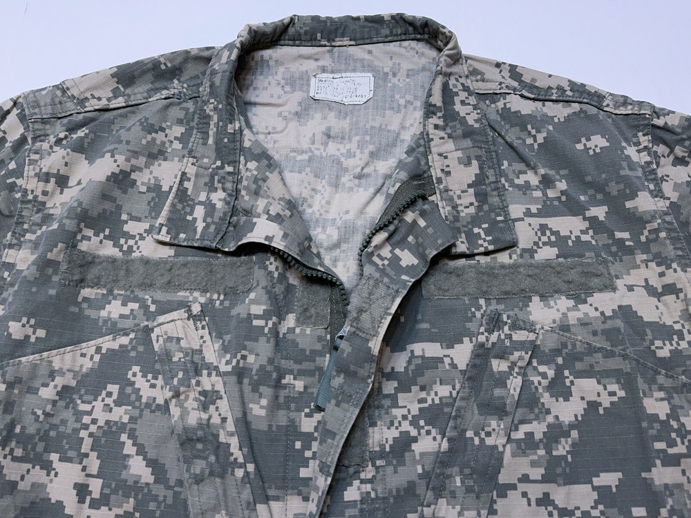 Military Combat Uniform Jacket Mens Size Medium Regular Digital Camo Army