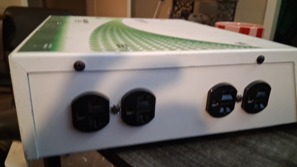 Titan Controls Helios8 240V Grow Light Controller Dual Trigger Model 702677