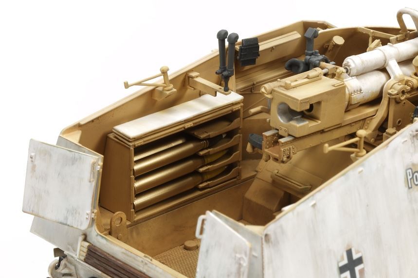 Tamiya - 1/35 Nashorn Heavy Tank Destroyer Plastic Model Kit