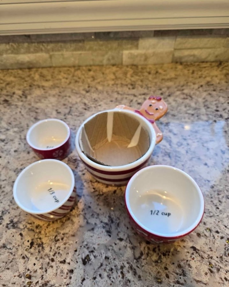 Ceramic Measuring Cup Set Red White Candy Cane Peppermint Striped 4 Nesting Cups