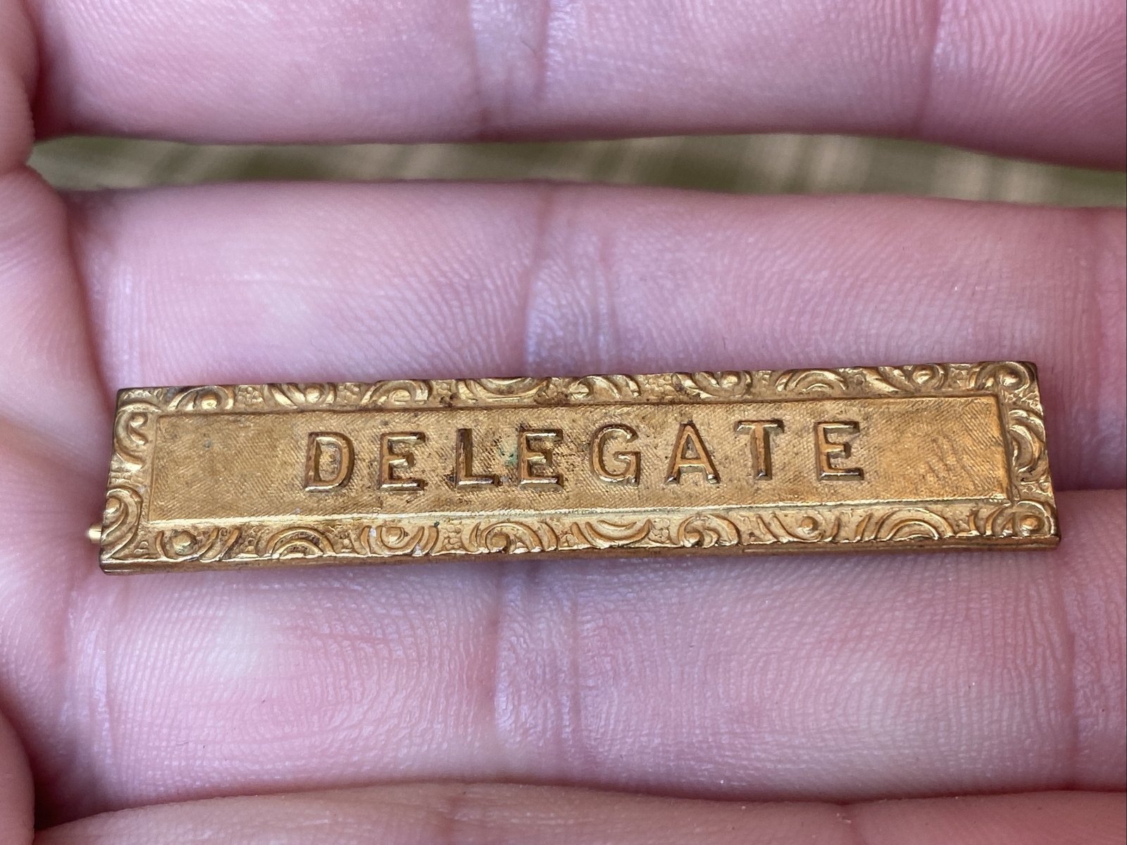 ANTIQUE ORNATE ARTCRAFT NYC GOLD TONE CONVENTION DELEGATE PIN BAR BADGE 1-3/4”