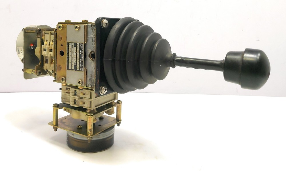 W. Gessmann D-7105 V64 +02zp Joystick Controller
