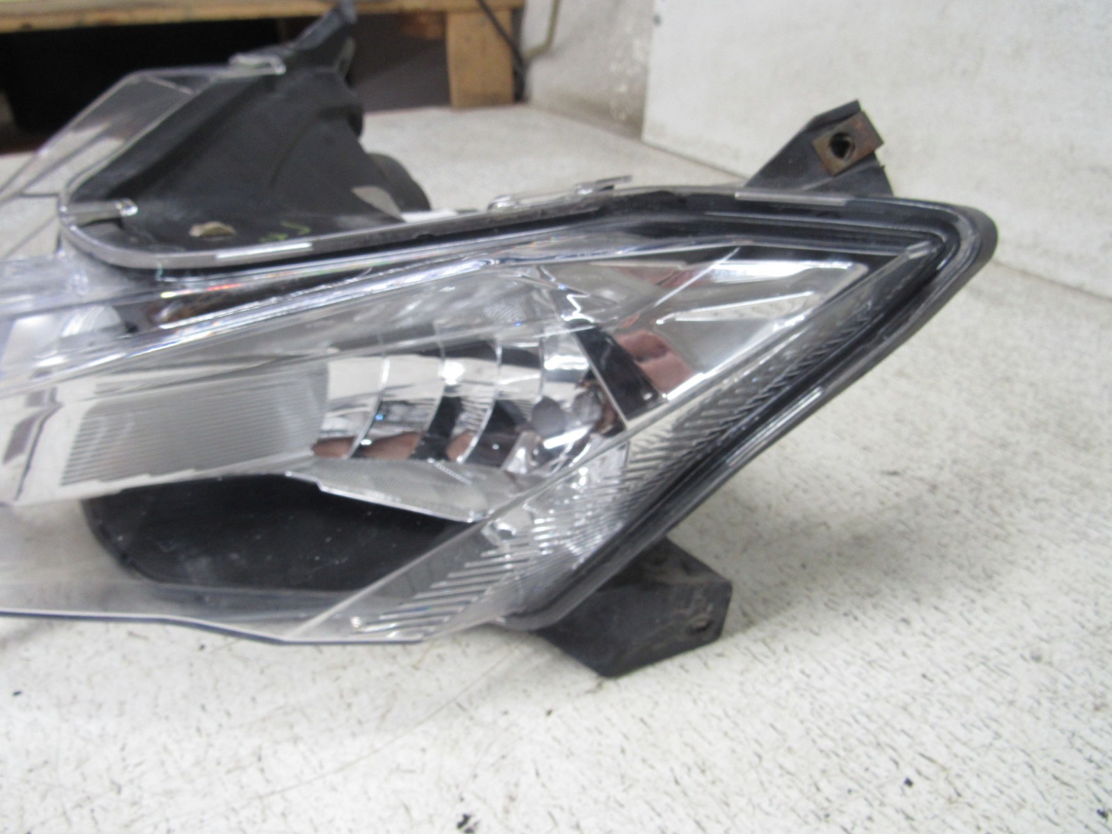 19 SKI DOO FREERIDE G4 850 E-TEC GEN 4 HEADLIGHT HEAD LIGHT LAMP STOCK #0124