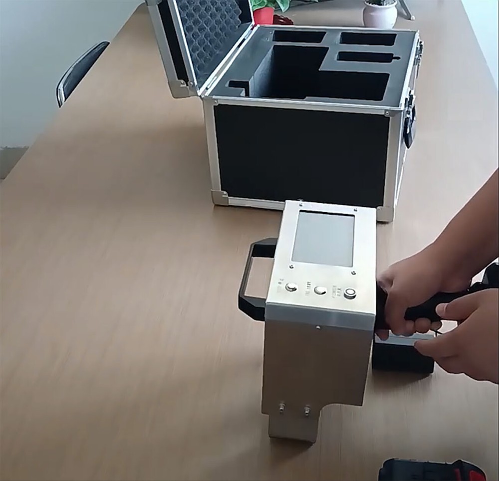 120*30mm 21V Battery Handheld Dot Peen Marking Machine Vin Engraving Machine