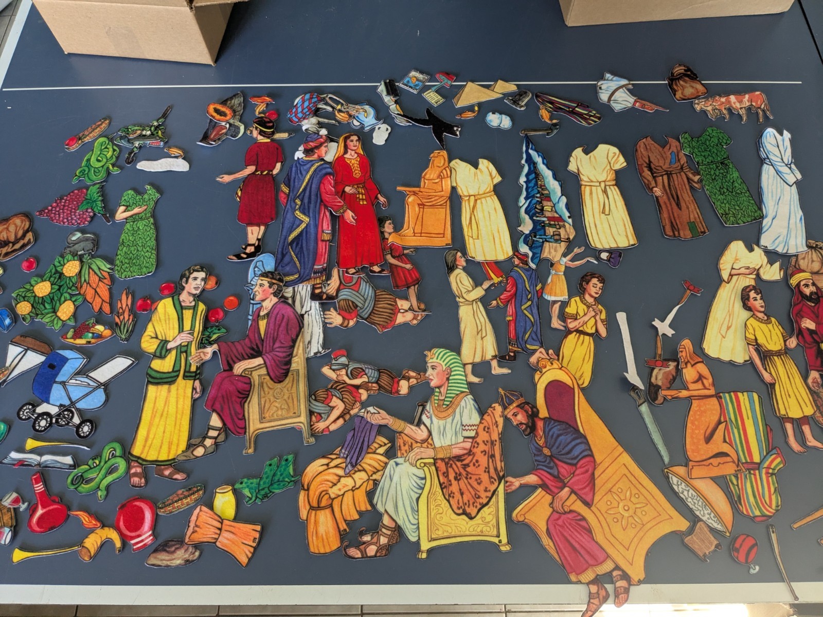 Vintage Huge Lot Of 1017 Pieces Of Felt Flannel Graph Sunday School