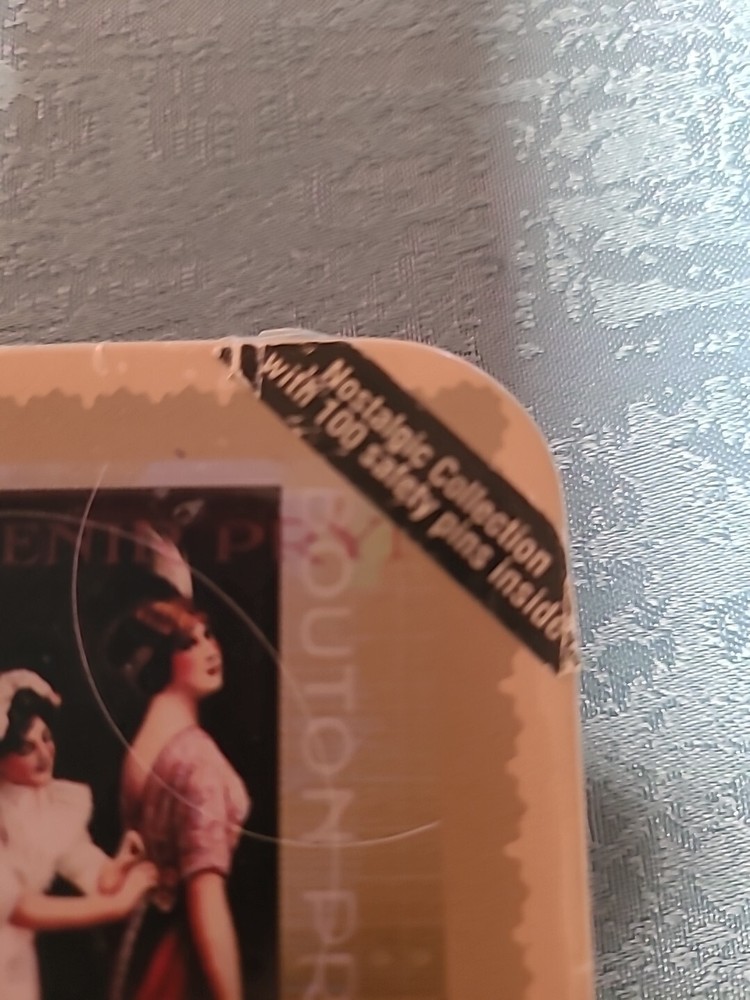 SAFETY PINS TIN BOX SEALED