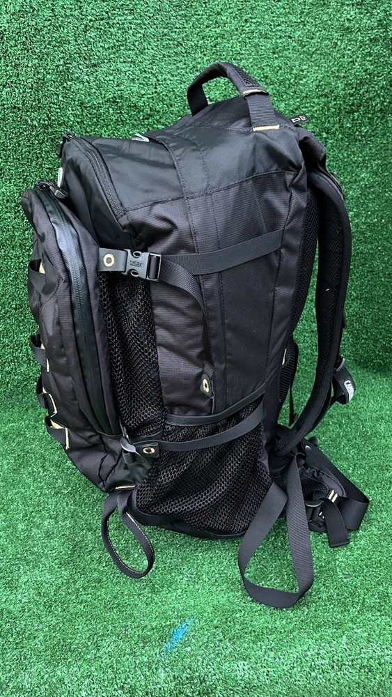 CAMELBAK Alpine Explorer Black Backpack, Fits 100oz Hydration Bladder, READ!