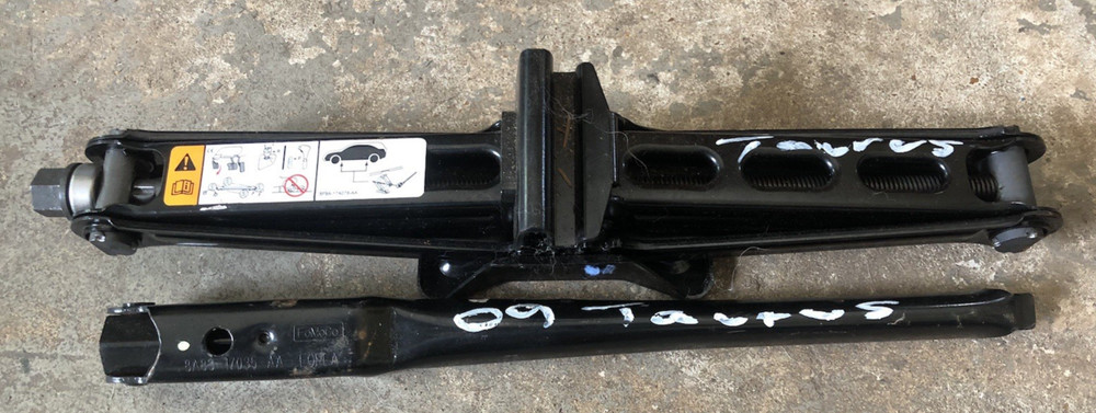 2009 Ford Taurus Spare Tire Jack and Tool