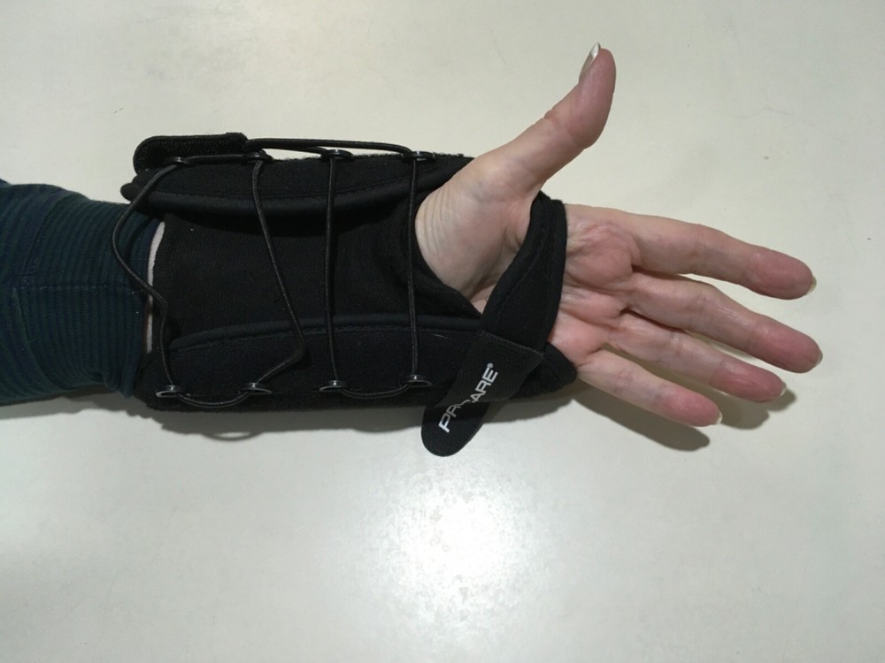 Wrist Splint Right Hand Universal Size 1 Each by DJO Hook/Loop Closure EUC