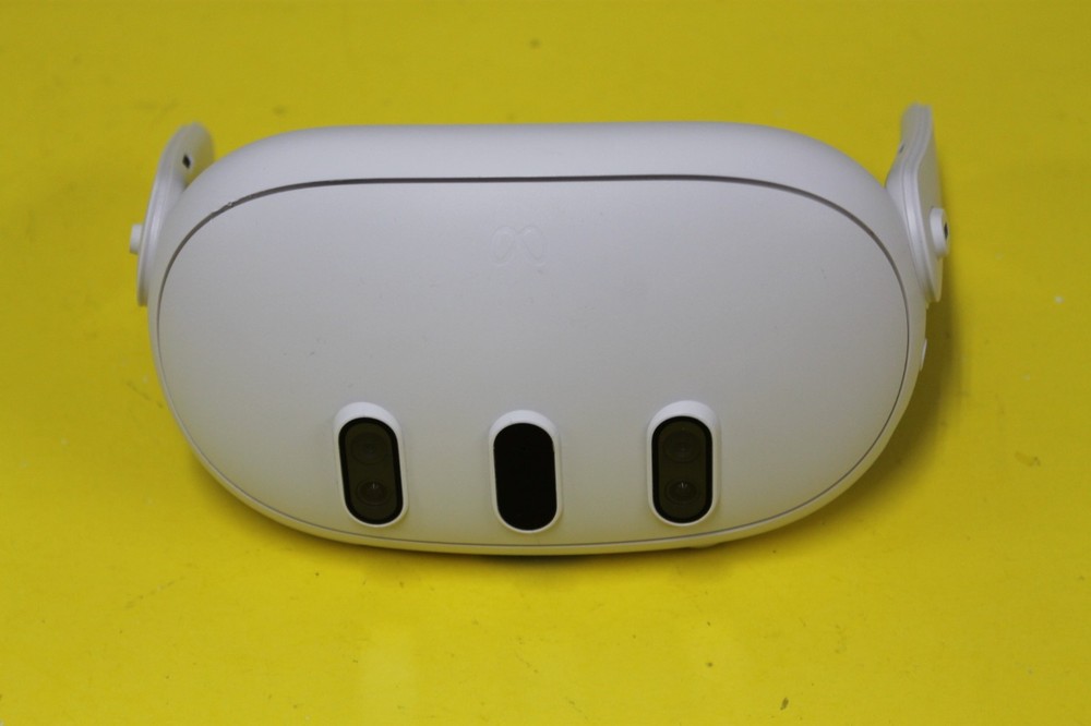 ~ READ ~ Meta Quest 3 128GB VR Headset Only (No Controllers)