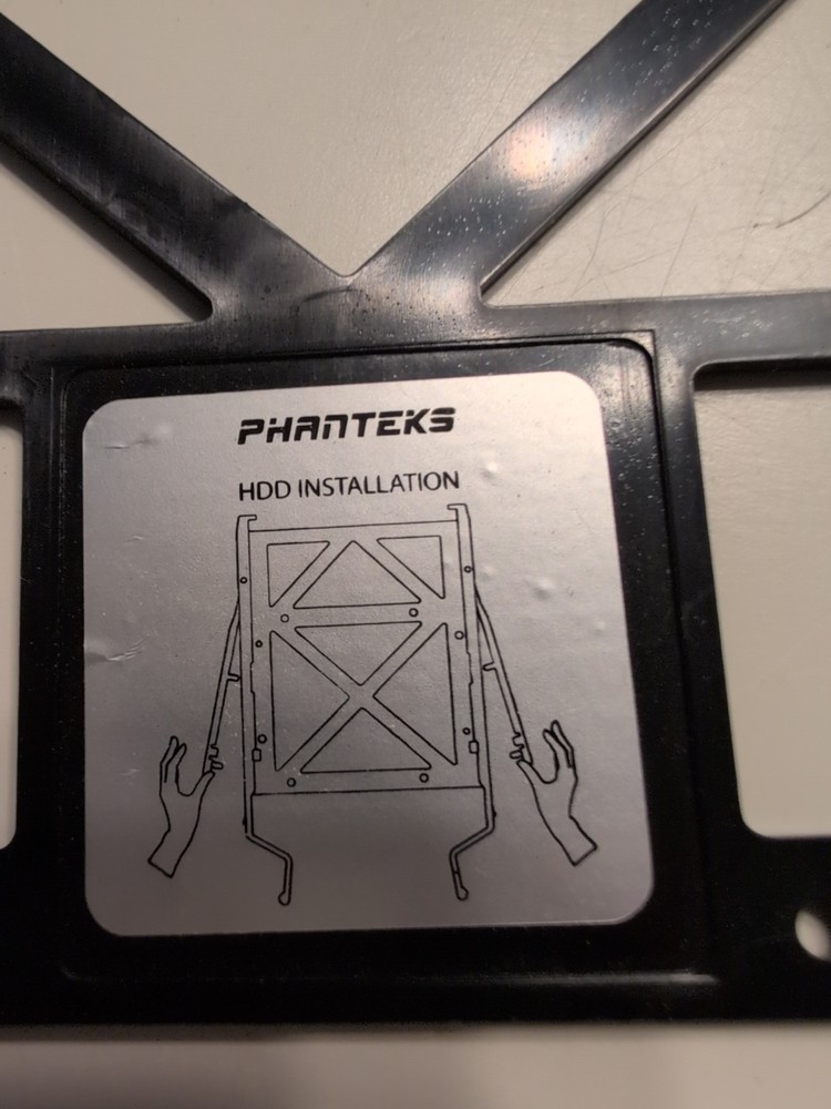 Phanteks HDD installation bracket.