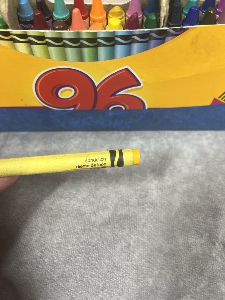 VTG 2004 Crayola Crayons 96 Count Box Built In Sharpener Coloring Art