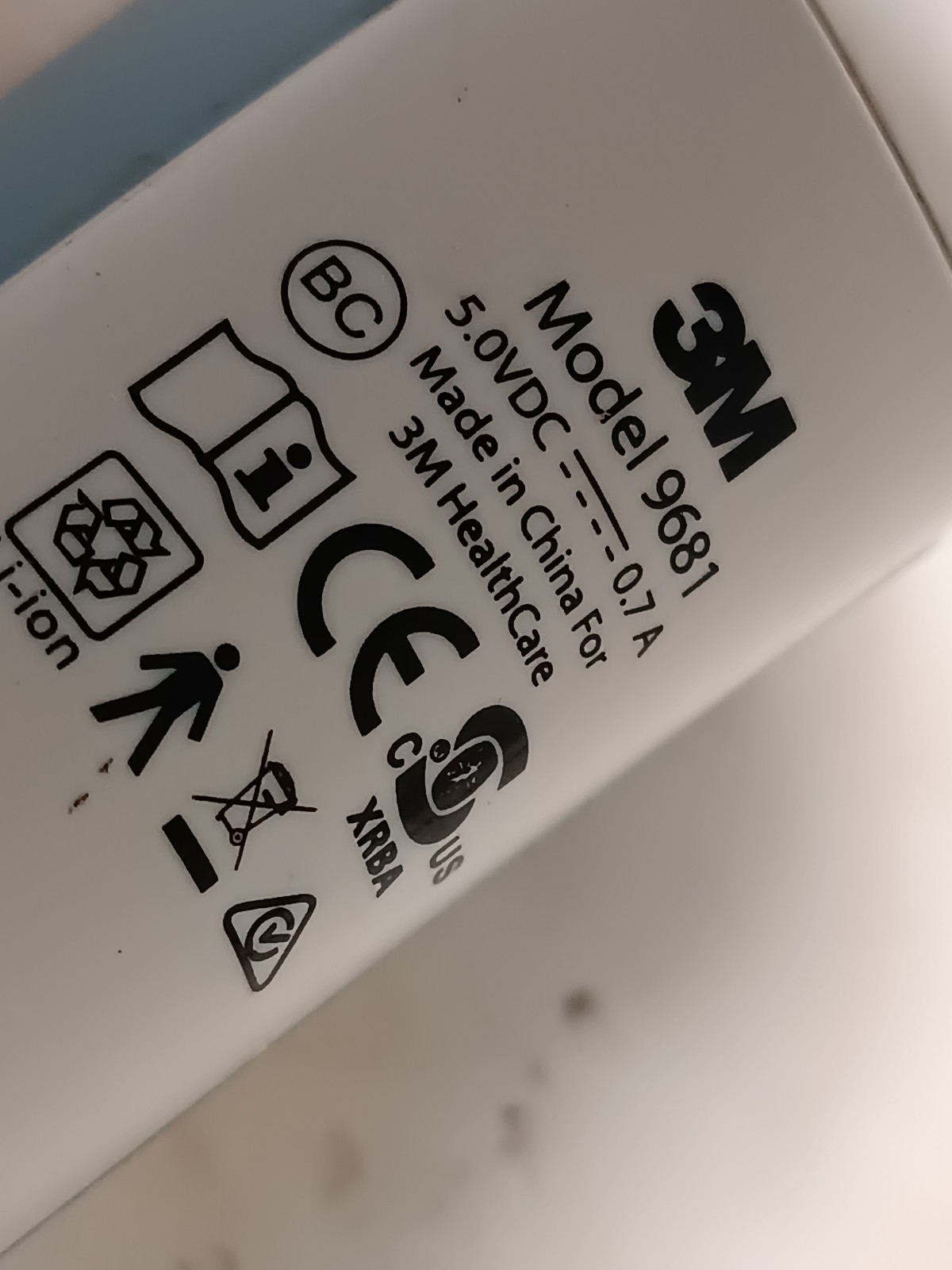 3M Healthcare 9681 rechargeable surgical handheld clipper with charging stand