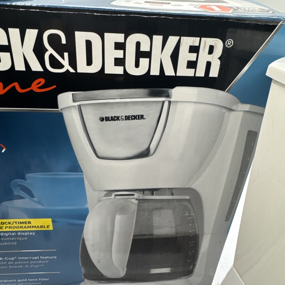 White New Open Box Decker DE755 12 Cups Coffee Maker