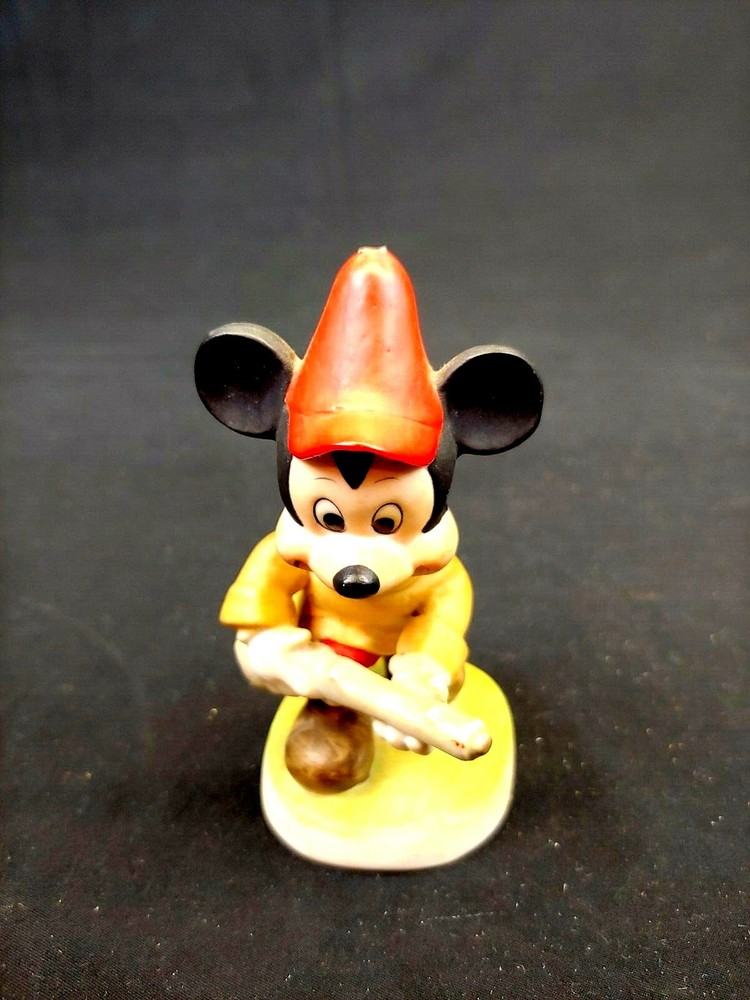DISNEY Ceramic Figurines, Hunting Mickey Mouse 4"