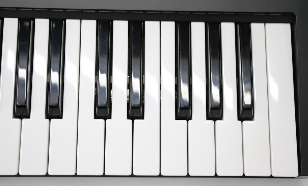 Native Instruments Kontrol S49 MK3 Keyboard Controller *READ*