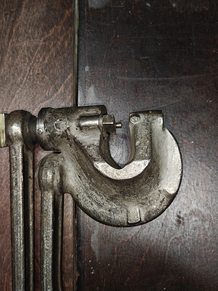 Roper Whitney Medium Duty Portable Punch press