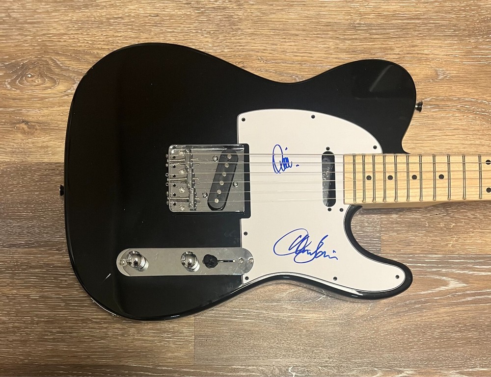 * AVERAGE WHITE BAND * signed electric guitar * ALAN GORRIE & ONNIE MCINTYRE *