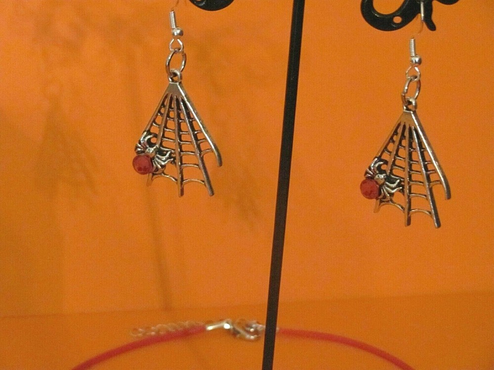 NEW HAND ASSEMBLED SILVERTONE TRIANGLE WEB W/ SPIDER & RED RHINESTONE SET