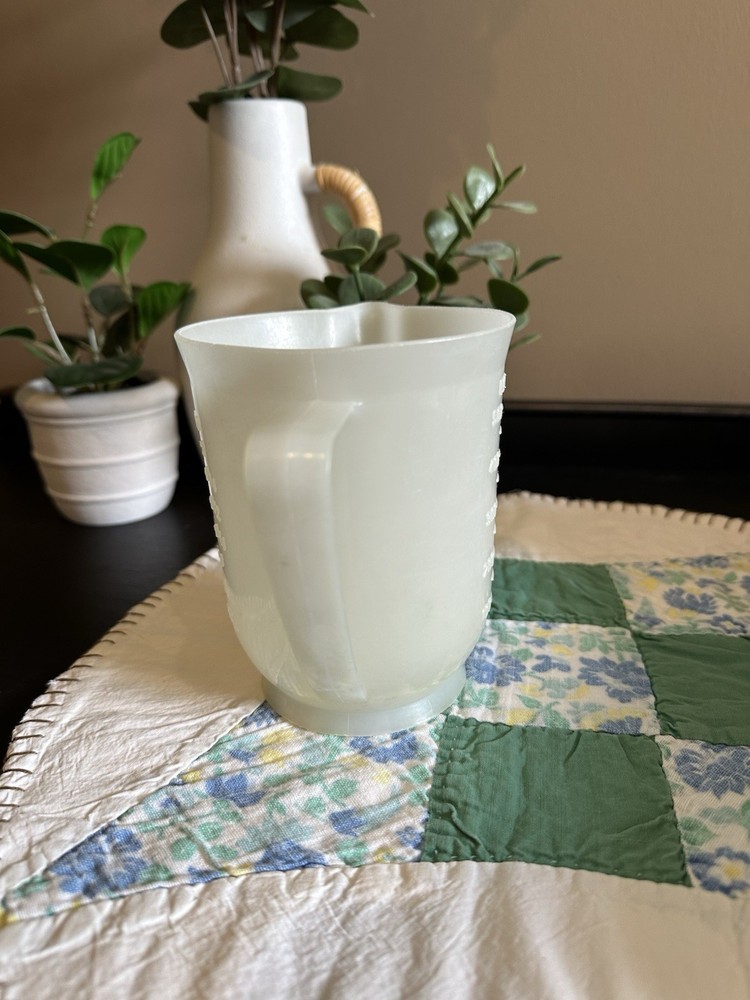 Vintage Plastic Action Industries 2 Cup Measuring Cup
