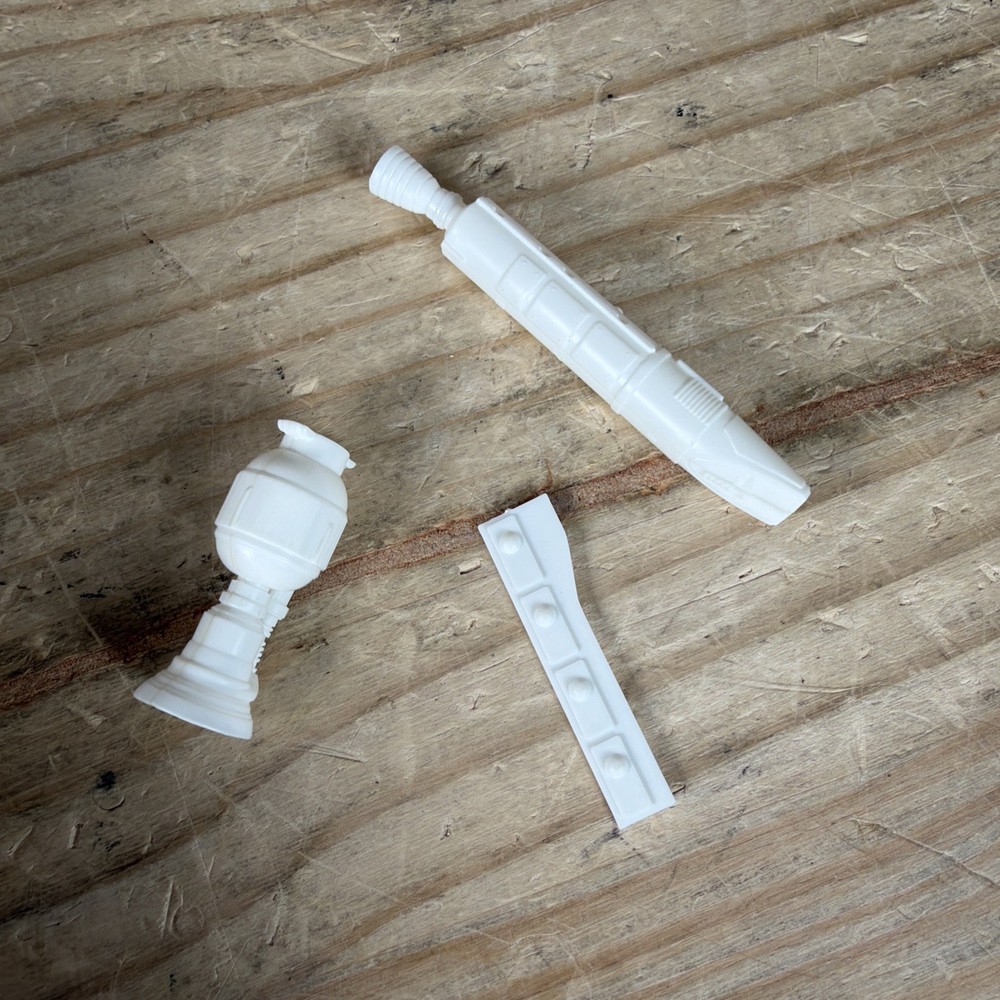 MPC Space: 1999 Hawk 10" Model Kit 1-1904