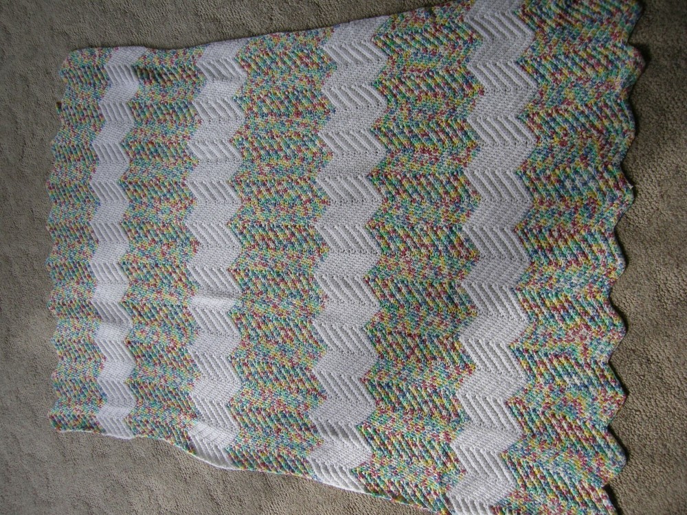 3342) Crochet Aphgan Throw White & Multi Color Chevron Pattern Handmade Used