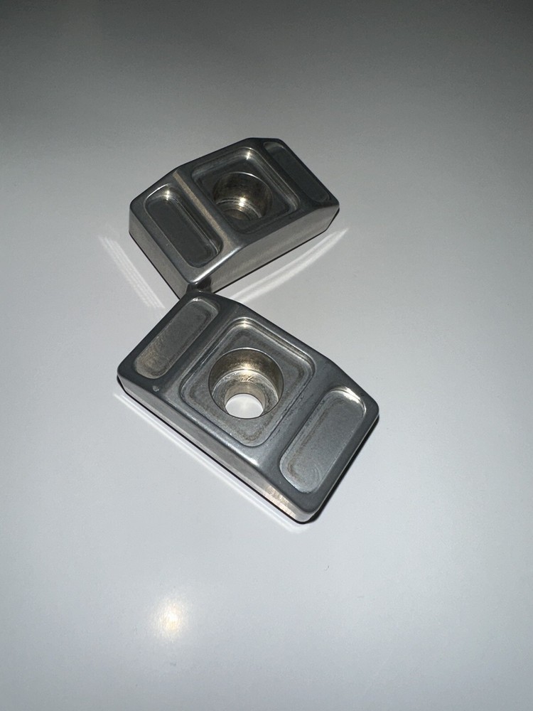 Dyna 1991-2005 axle adjuster blocks Lopro