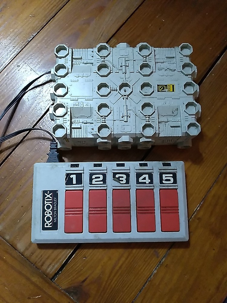 1984 ROBOTIX R-2000 M.M.B.S. Parts - Untested