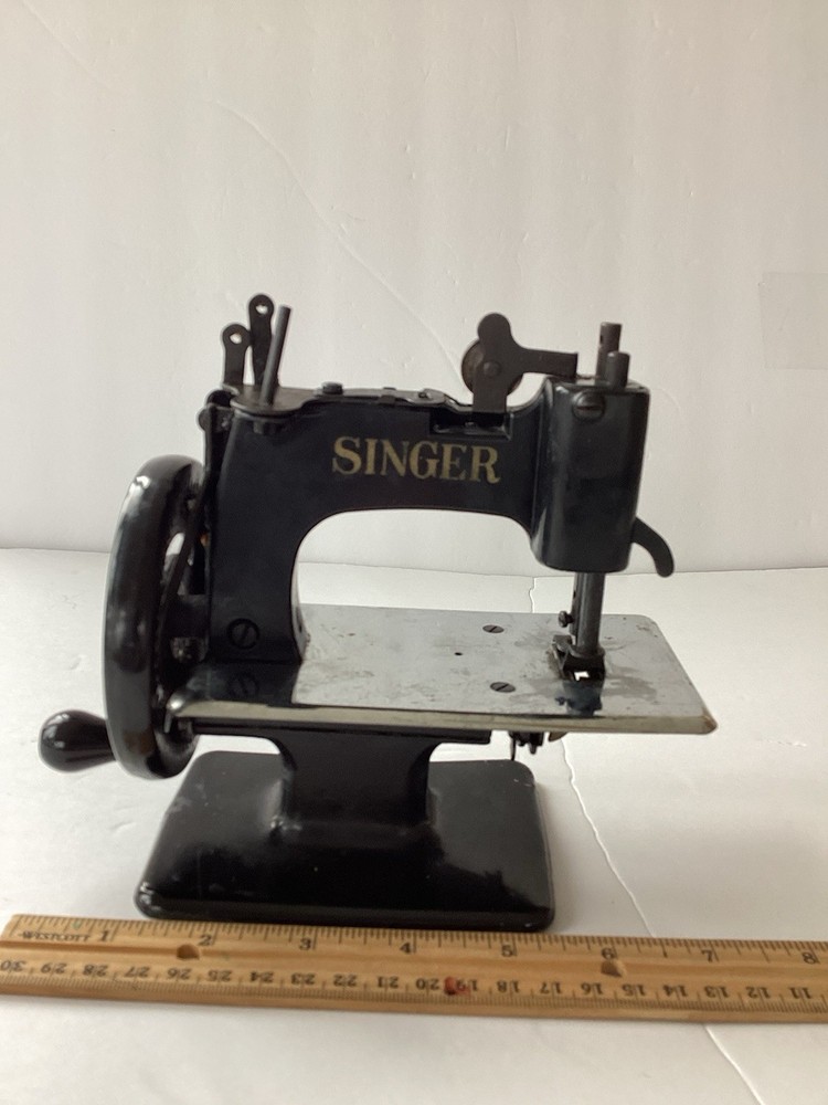 Amazing Vintage Singer child sewing machine