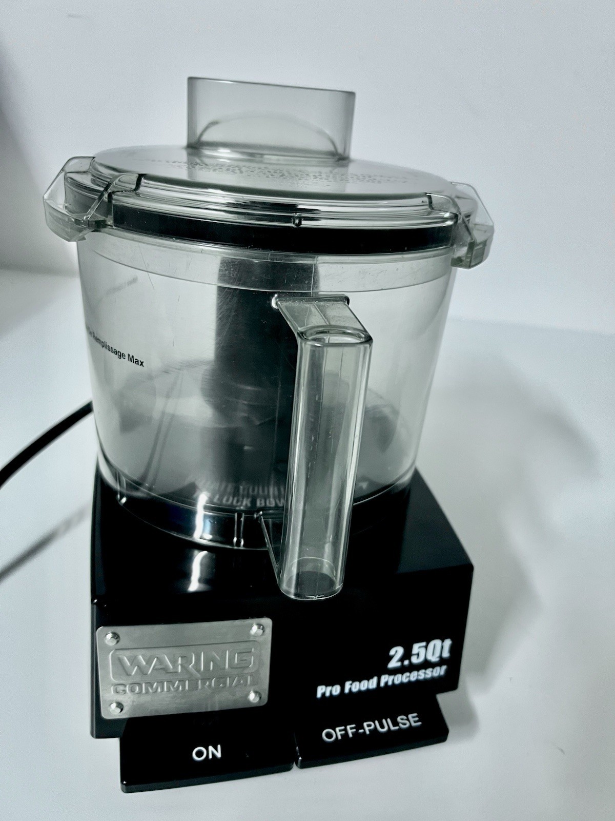 Waring Commercial WFP11SW 2.5 Qt Food Processor - LiquiLock Seal 3/4 HP Motor