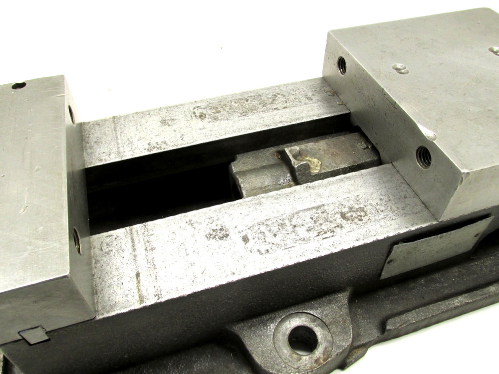 KURT ANGLOCK 6" MILLING MACHINE VISE - #D60