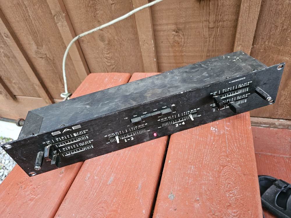 SAE-4000 Stereo Active Crossover