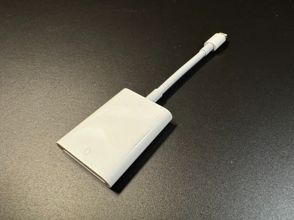 Apple Lightning to SD Card Camera Reader (USB 3) Model A1595 - white