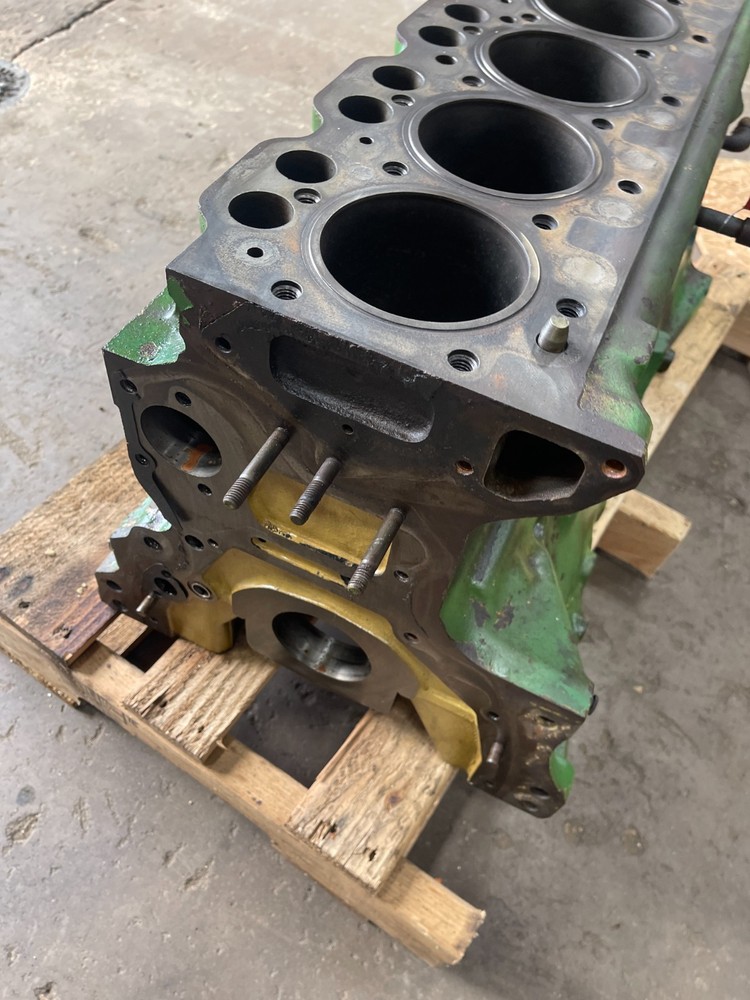 1982 John Deere 2940 Tractor Engine Block R72975