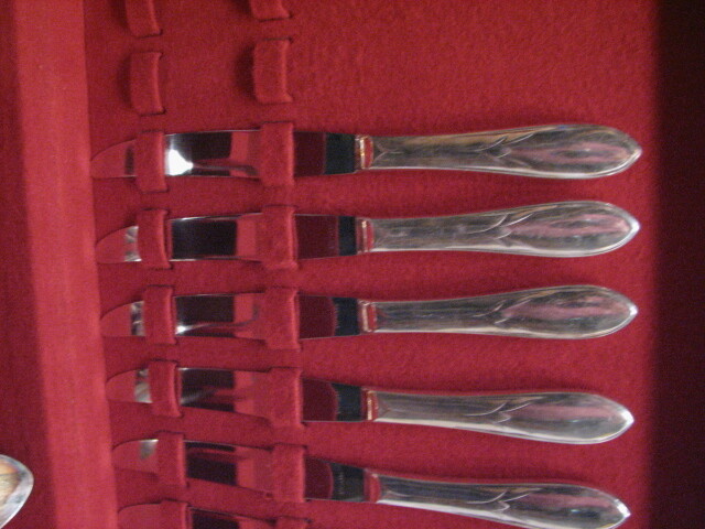 Wm Rogers Mfg Co Set 32 pcs Silver Plated Flatware Pickwick w/Box