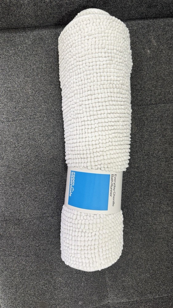 Room Essentials White Rectangle Chenille Bath Runner 20 x 58 in