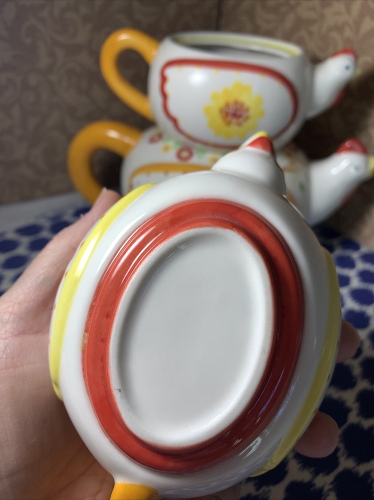 Bisquit Stackable Tea pot chickens Cute!